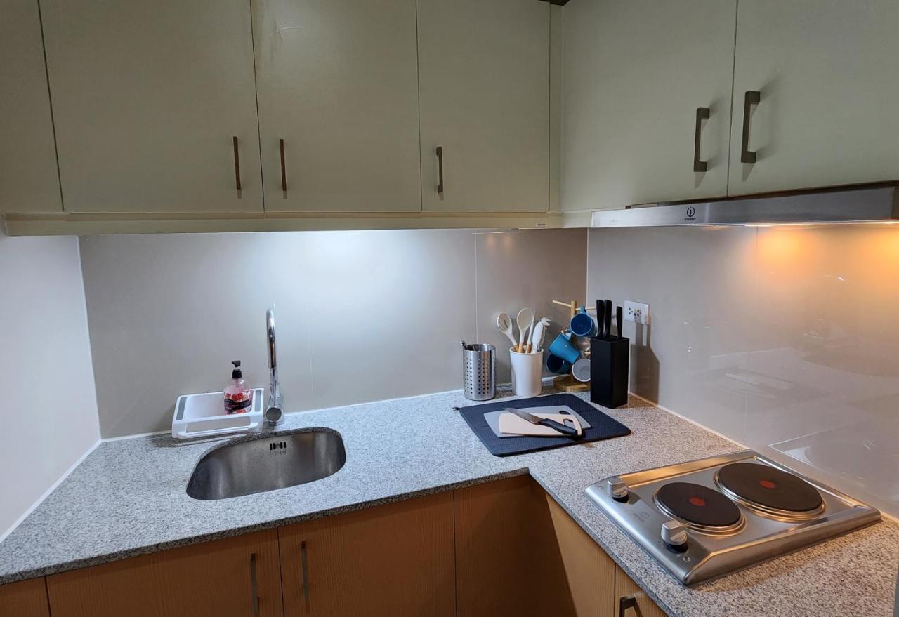 Spacious 7U Homey Unit Steps Away From Uptown Mall And Mitsukoshi Mall Free Parking With Washer Manila Exterior photo