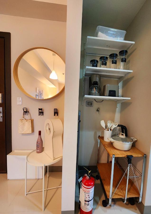 Spacious 7U Homey Unit Steps Away From Uptown Mall And Mitsukoshi Mall Free Parking With Washer Manila Exterior photo